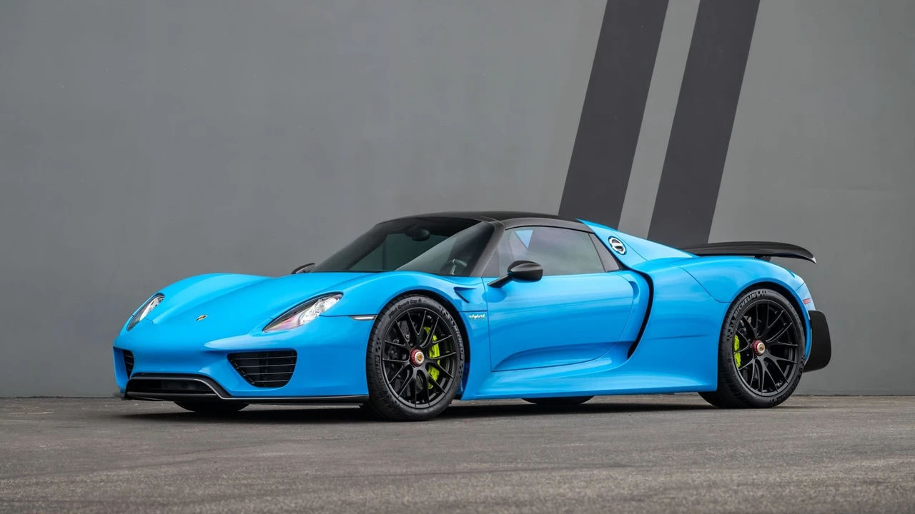 2015 Porsche 918 Spyder - Image 15 of 31