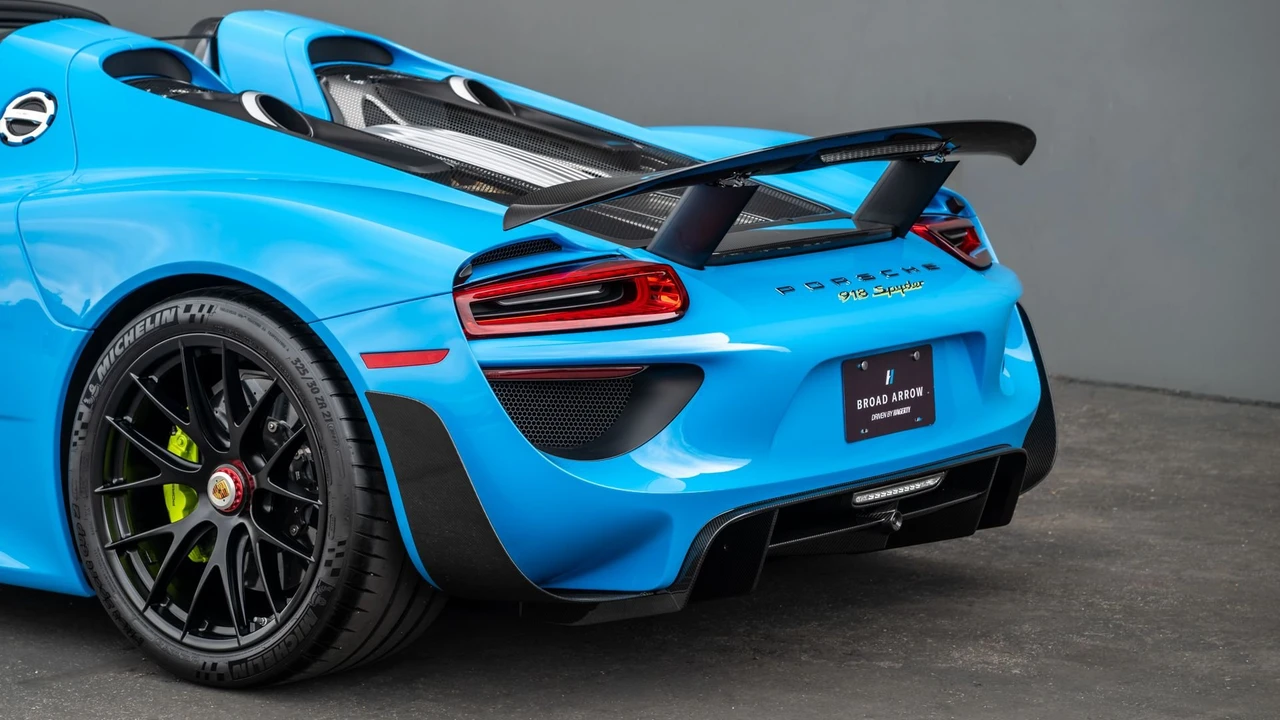 2015 Porsche 918 Spyder - Image 21 of 31