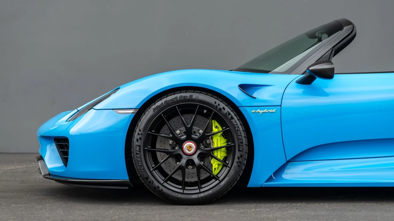 2015 Porsche 918 Spyder - Image 22 of 31