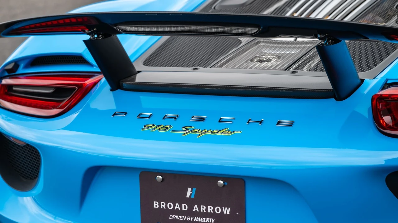 2015 Porsche 918 Spyder - Image 26 of 31