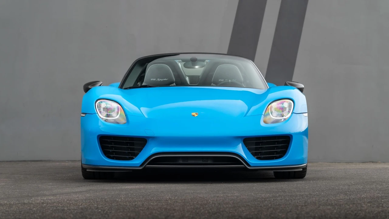 2015 Porsche 918 Spyder - Image 2 of 31