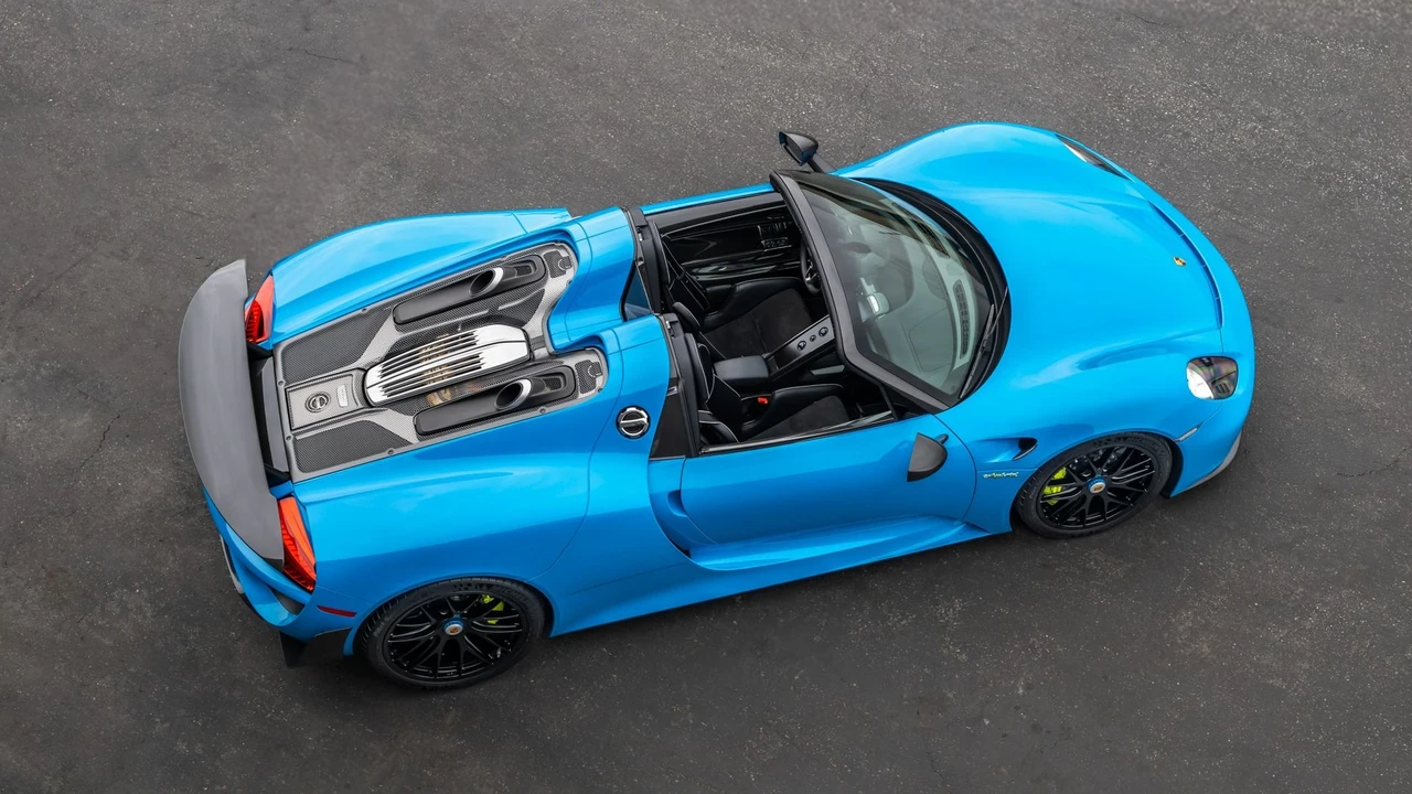 2015 Porsche 918 Spyder - Image 8 of 31