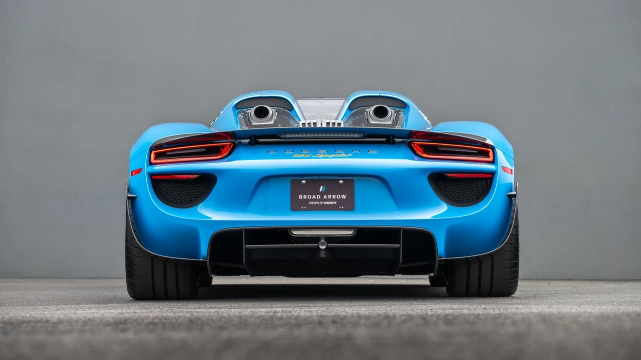 2015 Porsche 918 Spyder - Image 4 of 31