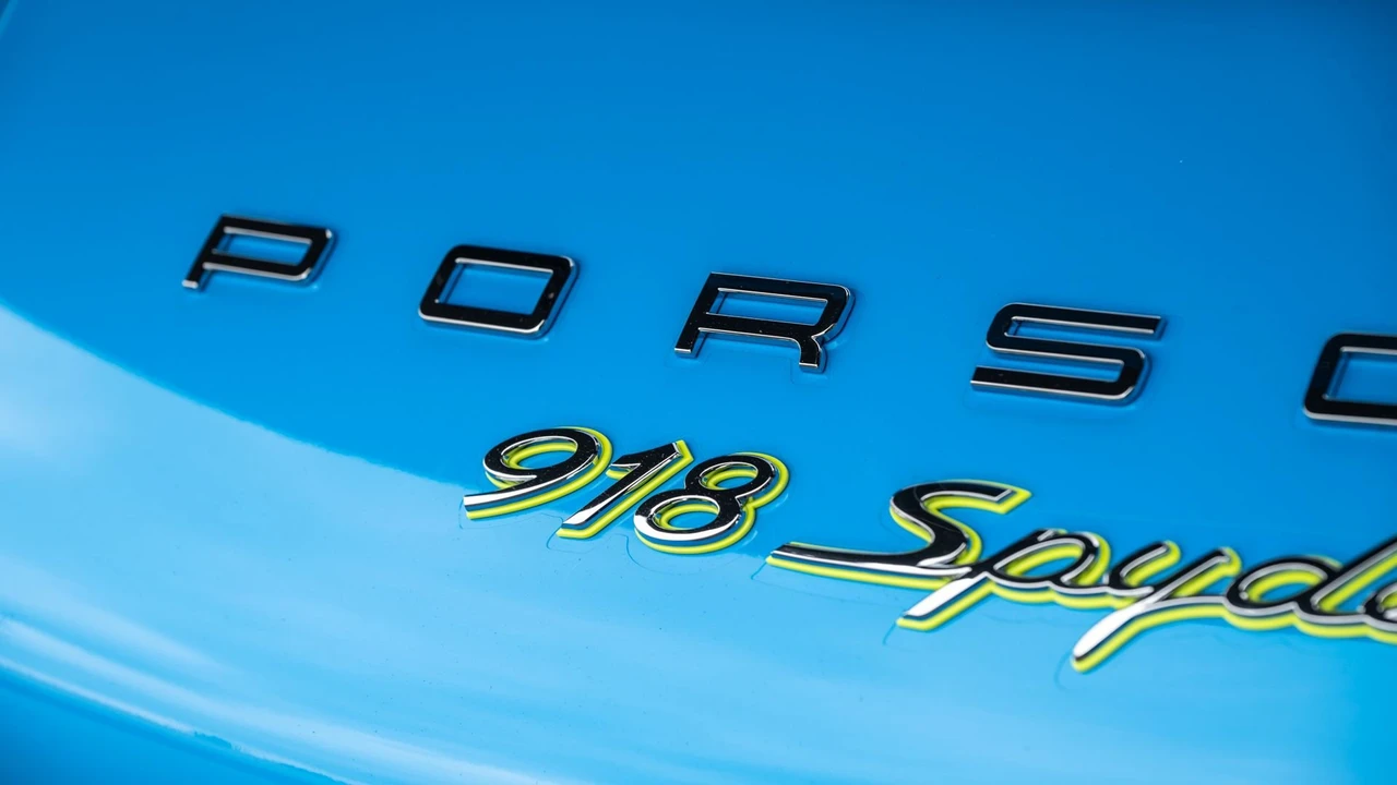 2015 Porsche 918 Spyder - Image 24 of 31