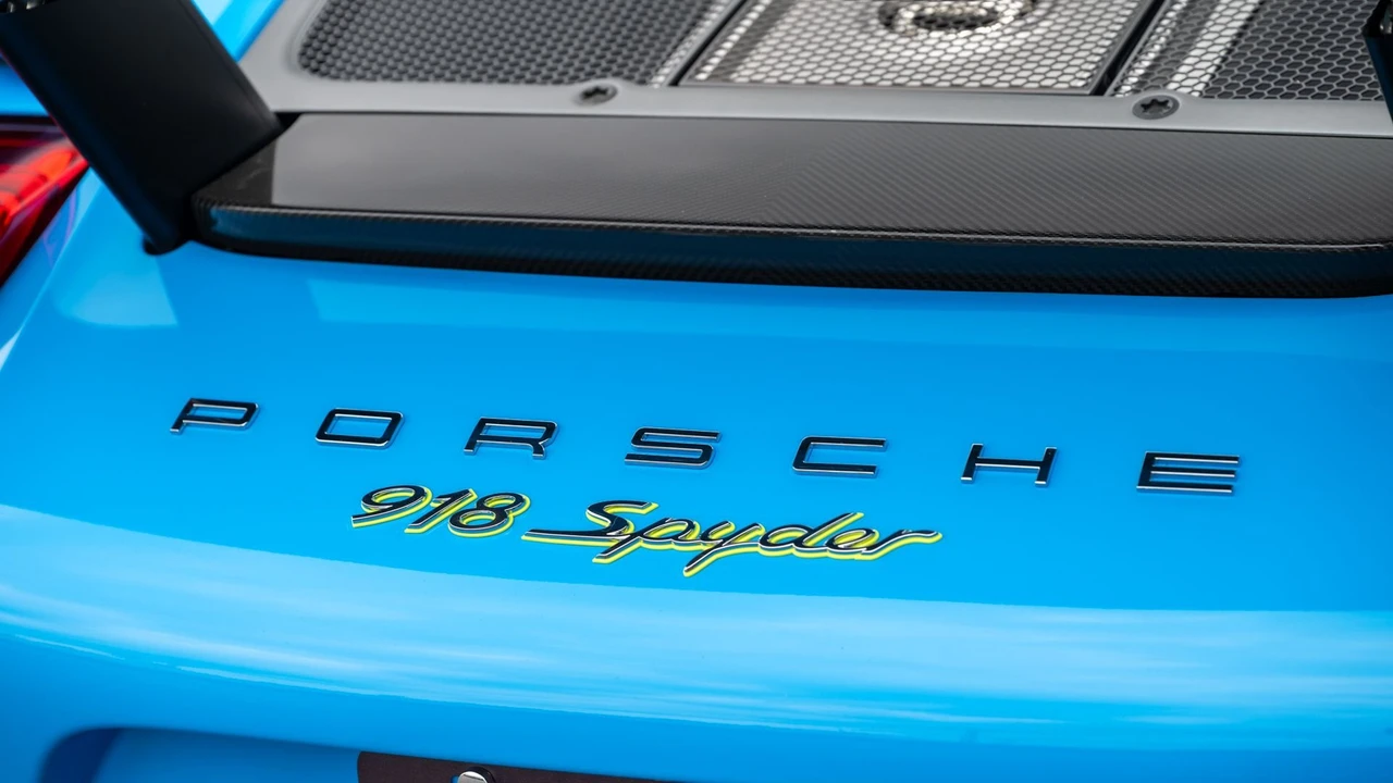 2015 Porsche 918 Spyder - Image 11 of 31