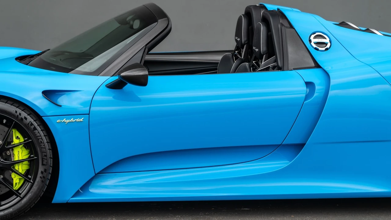 2015 Porsche 918 Spyder - Image 19 of 31