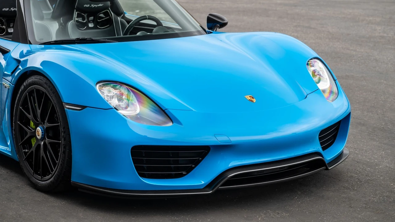 2015 Porsche 918 Spyder - Image 18 of 31