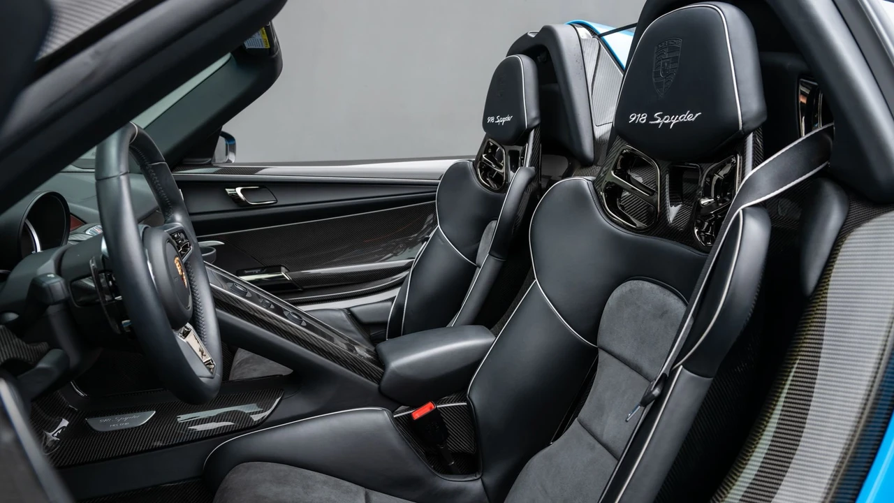 2015 Porsche 918 Spyder - Image 9 of 31