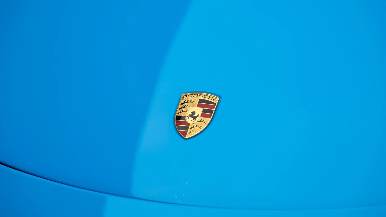 2015 Porsche 918 Spyder - Image 23 of 31