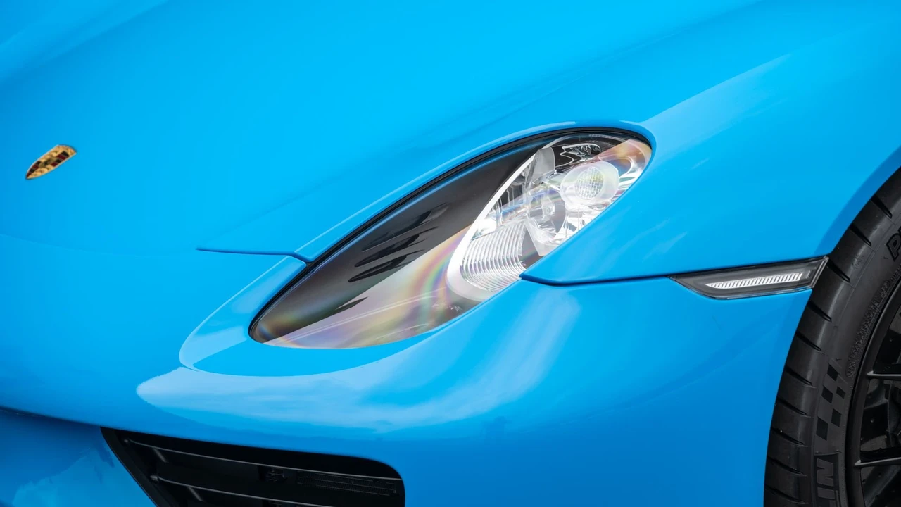2015 Porsche 918 Spyder - Image 25 of 31