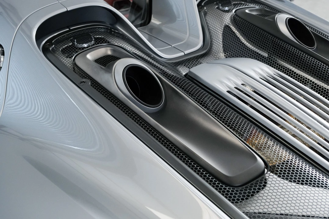 2015 Porsche 918 Spyder - Image 16 of 24