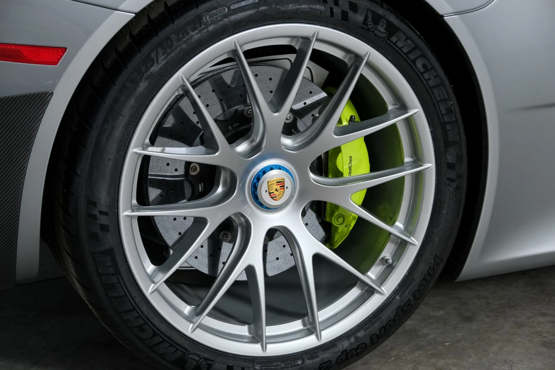 2015 Porsche 918 Spyder - Image 13 of 24
