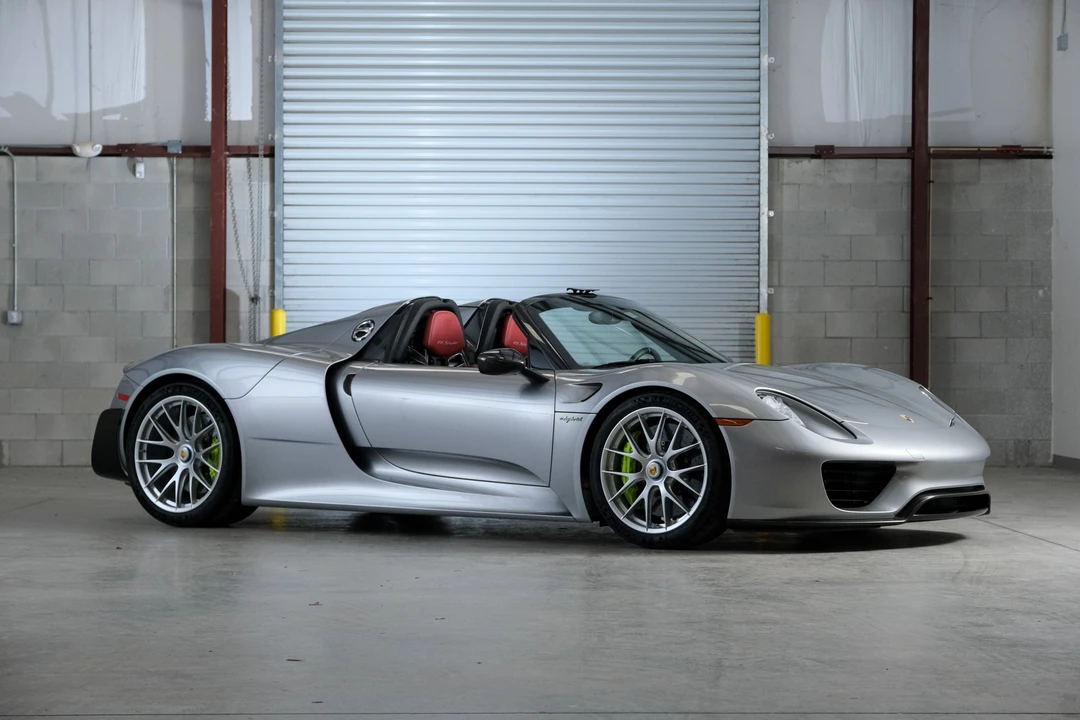 2015 Porsche 918 Spyder - Image 19 of 24