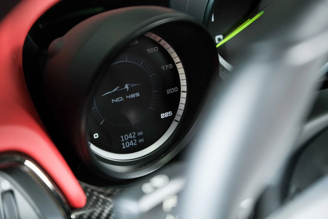 2015 Porsche 918 Spyder - Image 21 of 24