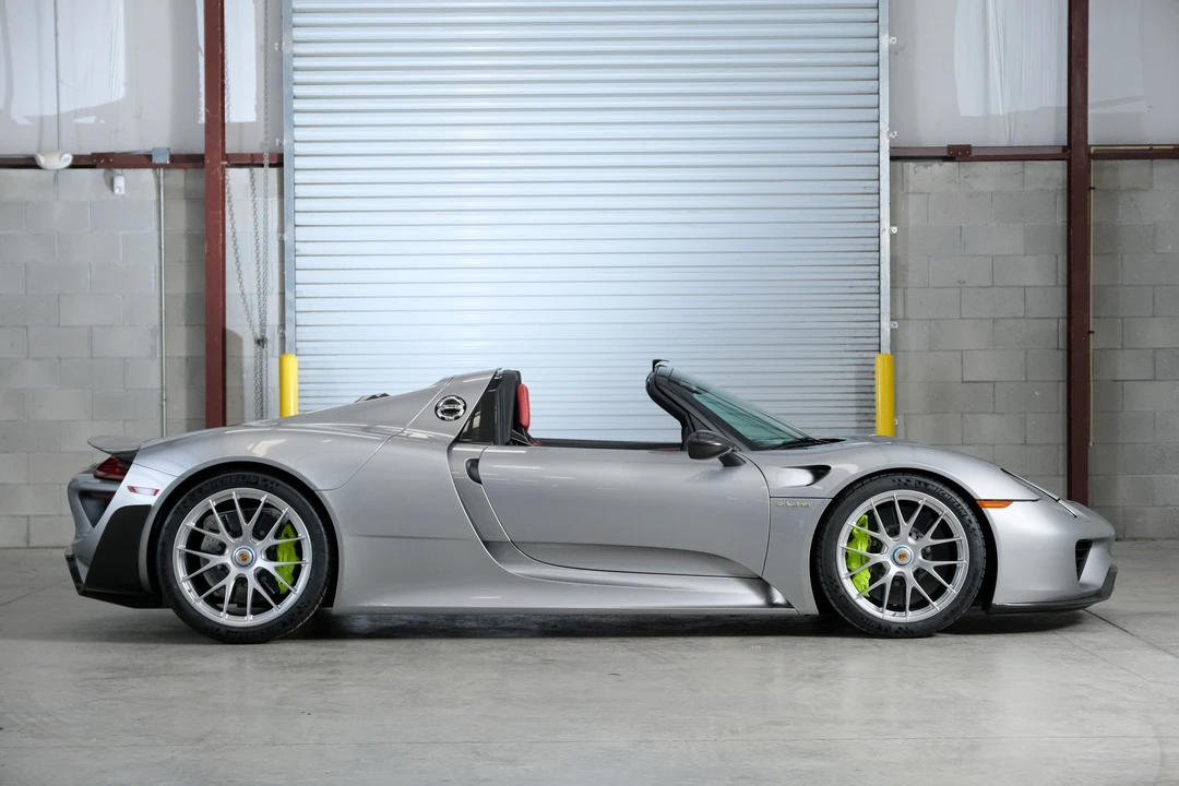 2015 Porsche 918 Spyder - Image 17 of 24