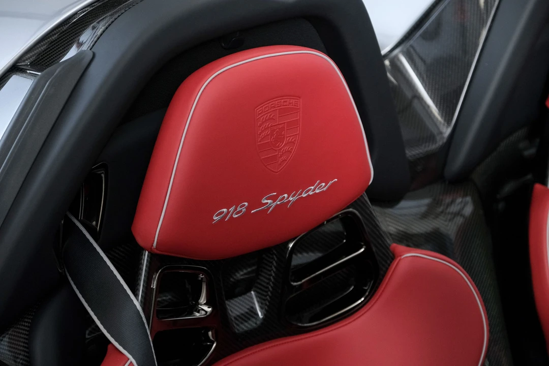 2015 Porsche 918 Spyder - Image 18 of 24
