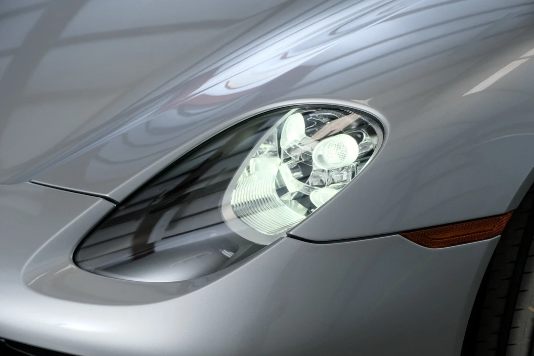 2015 Porsche 918 Spyder - Image 20 of 24