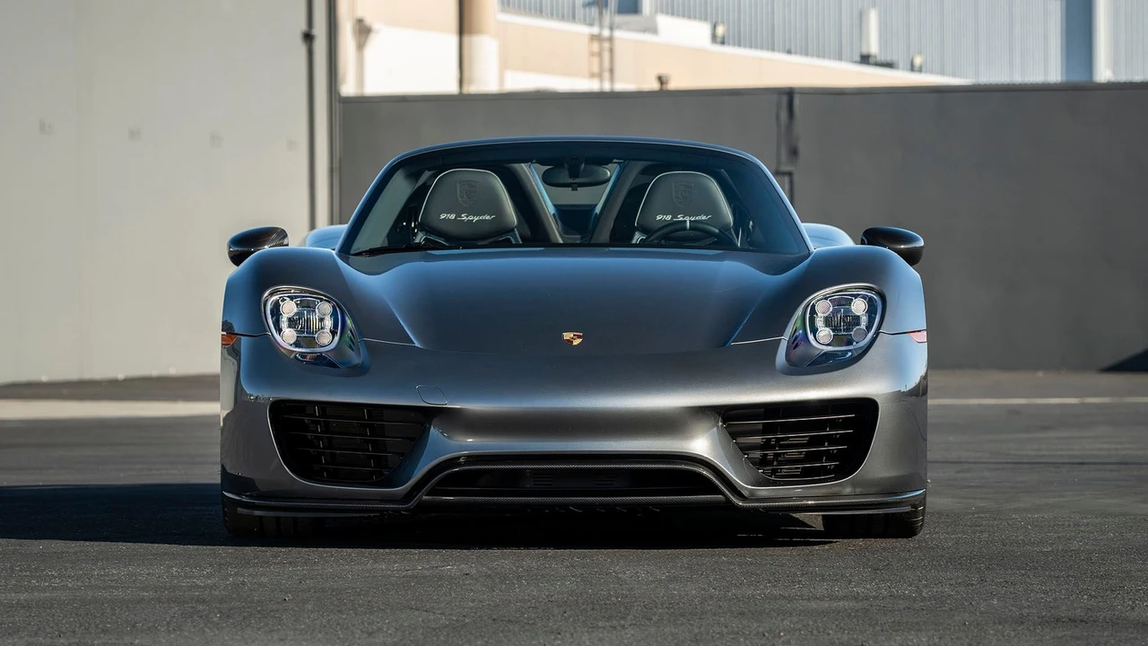 2015 Porsche 918 Spyder - Image 3 of 31