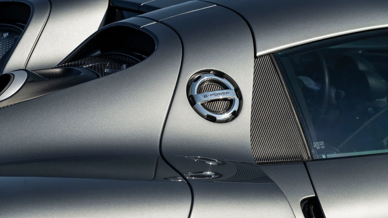 2015 Porsche 918 Spyder - Image 27 of 31
