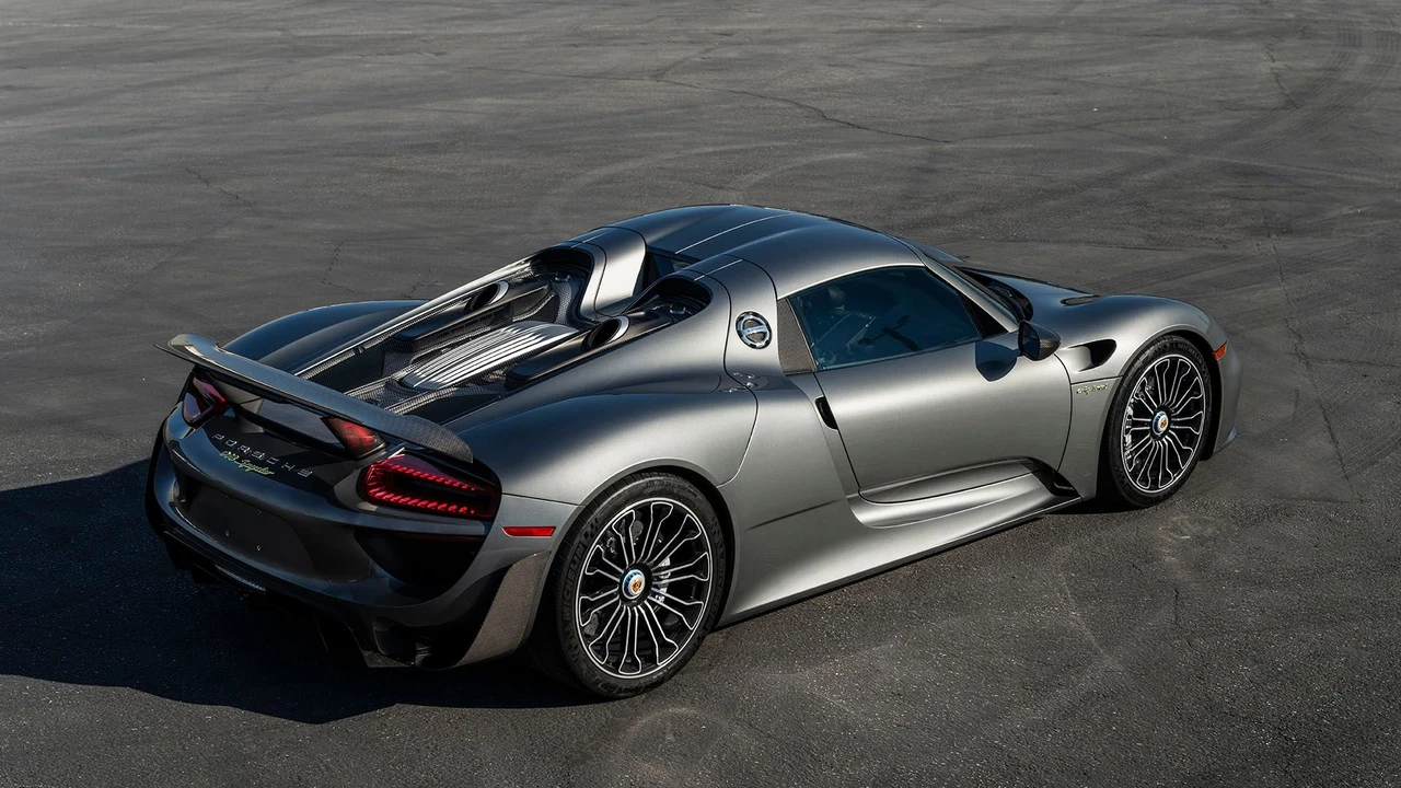 2015 Porsche 918 Spyder - Image 7 of 31