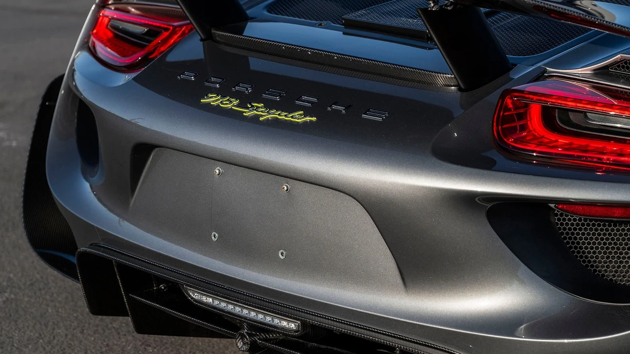 2015 Porsche 918 Spyder - Image 30 of 31