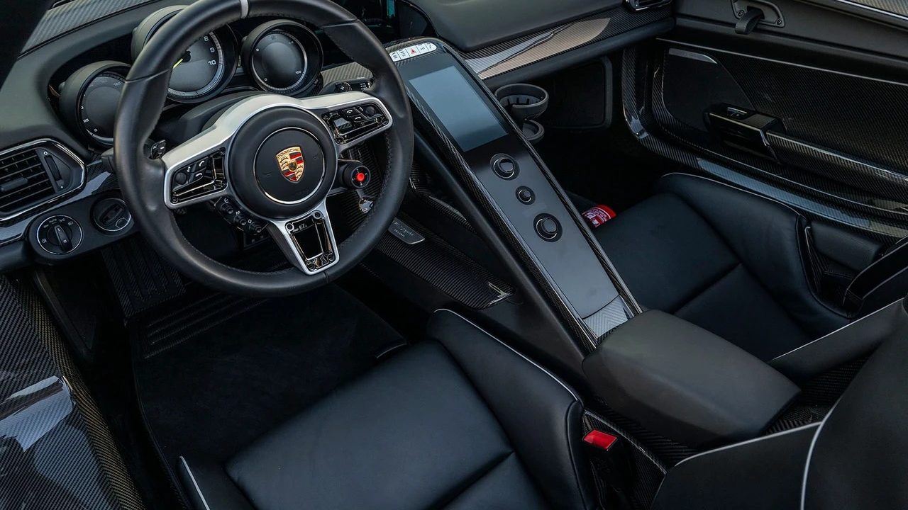 2015 Porsche 918 Spyder - Image 9 of 31