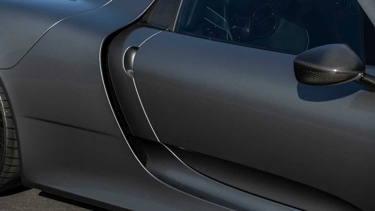2015 Porsche 918 Spyder - Image 19 of 31