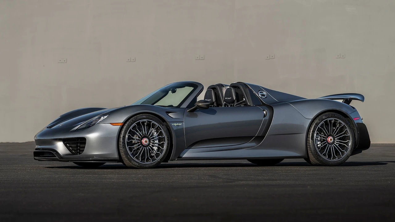 2015 Porsche 918 Spyder - Image 2 of 31