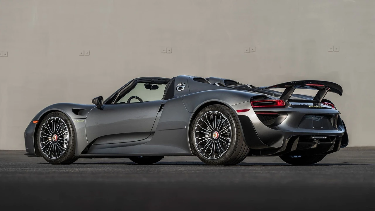2015 Porsche 918 Spyder - Image 5 of 31