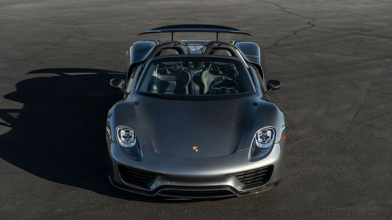 2015 Porsche 918 Spyder - Image 6 of 31