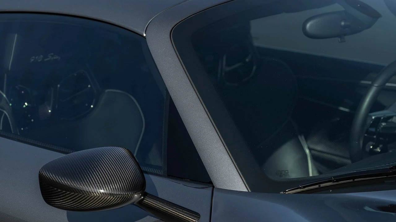2015 Porsche 918 Spyder - Image 21 of 31