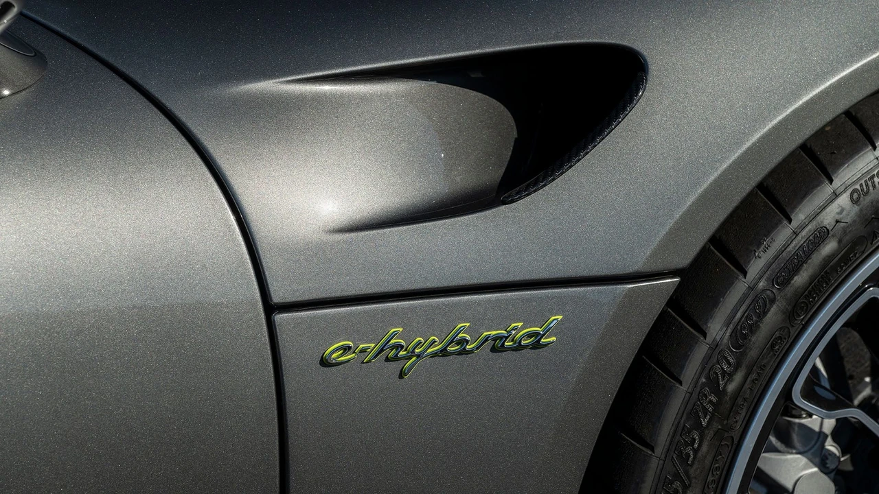 2015 Porsche 918 Spyder - Image 24 of 31
