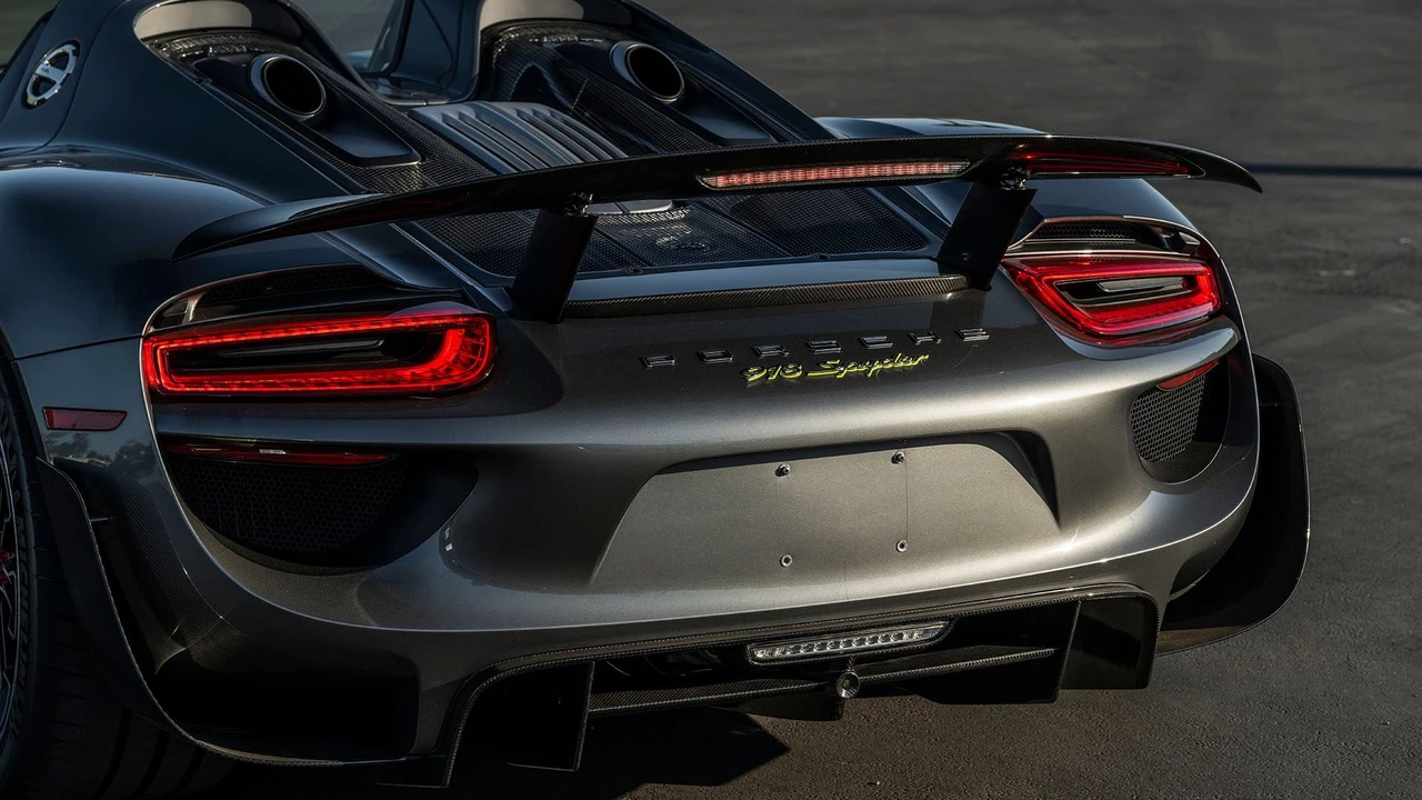 2015 Porsche 918 Spyder - Image 31 of 31
