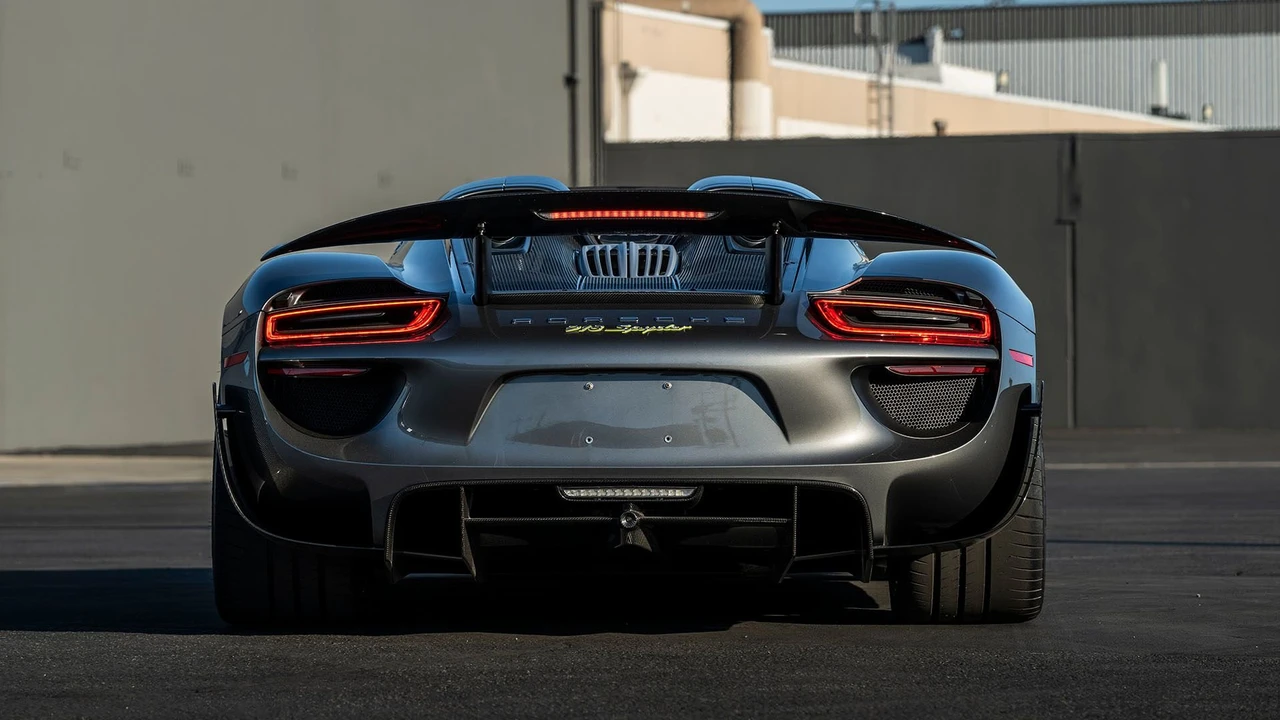 2015 Porsche 918 Spyder - Image 4 of 31