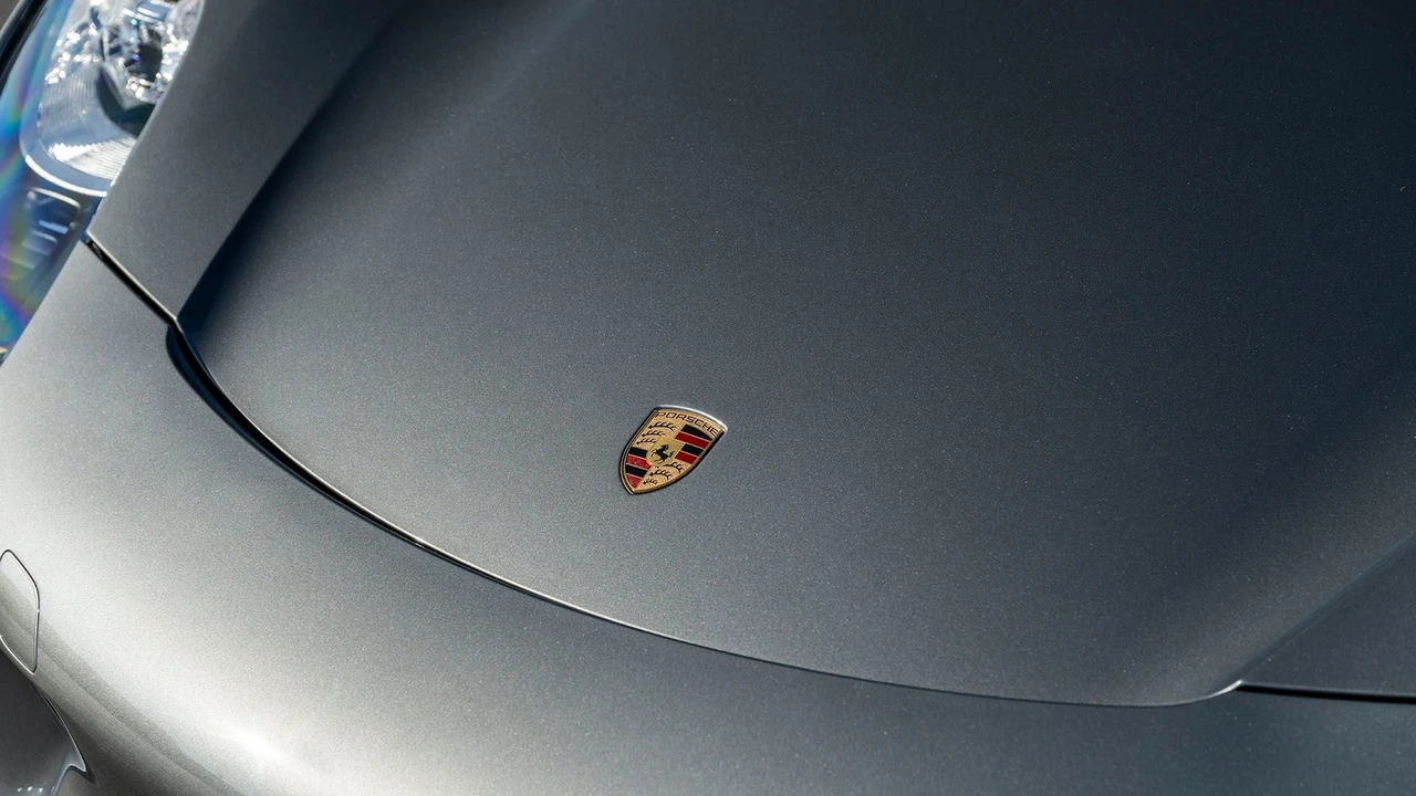 2015 Porsche 918 Spyder - Image 14 of 31