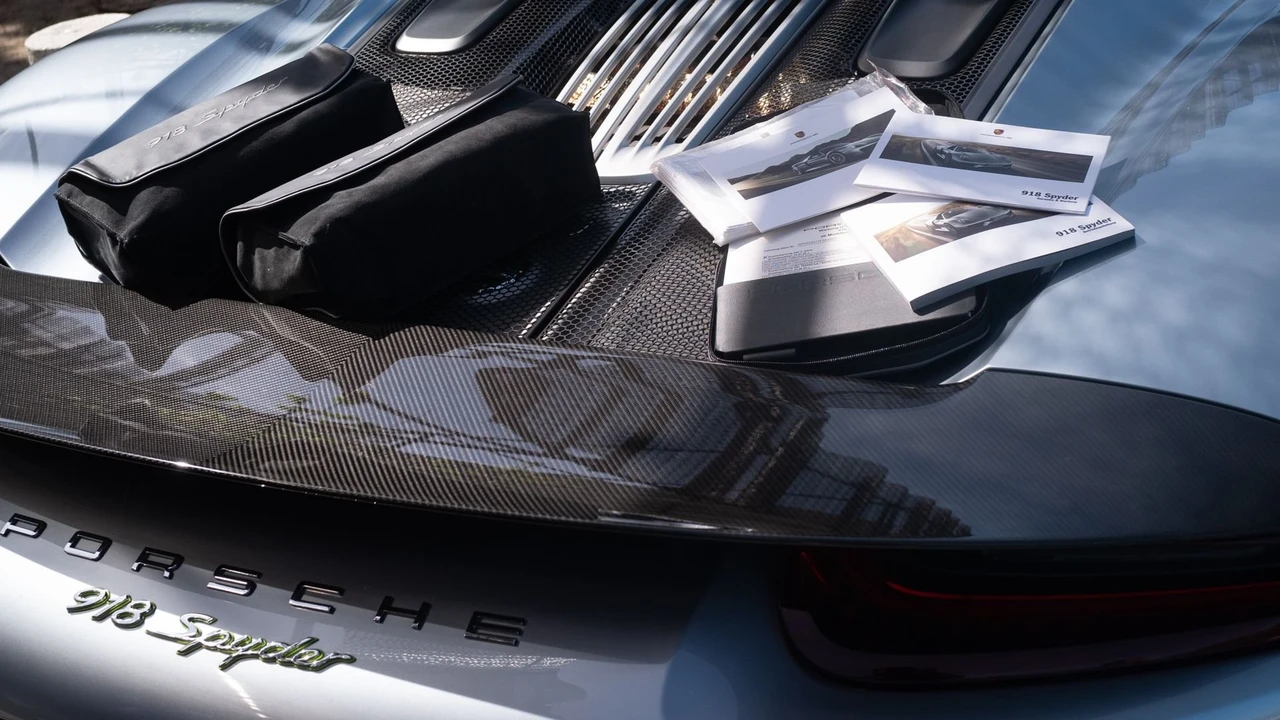 2015 Porsche 918 Spyder - Image 31 of 31