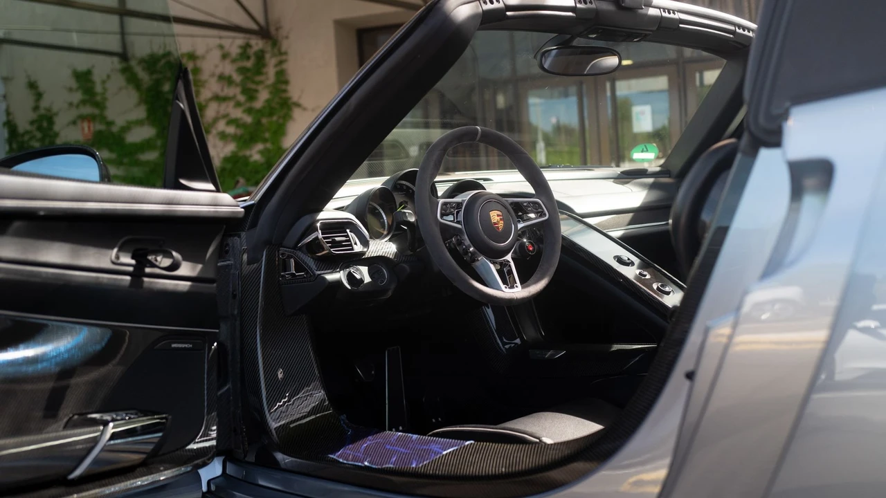2015 Porsche 918 Spyder - Image 4 of 31
