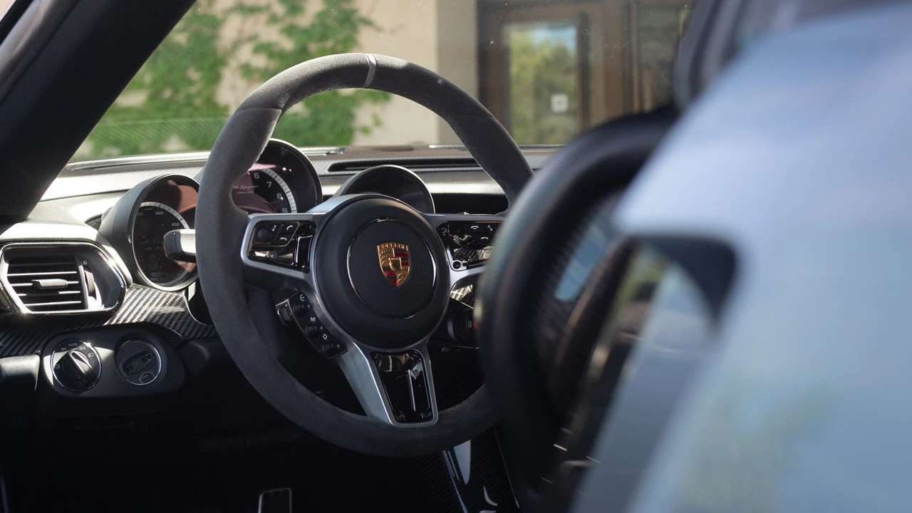 2015 Porsche 918 Spyder - Image 26 of 31