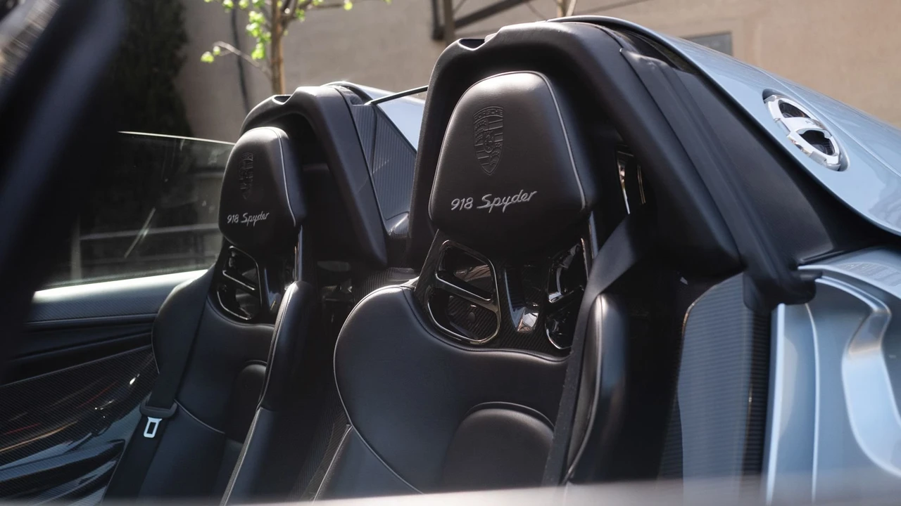 2015 Porsche 918 Spyder - Image 29 of 31