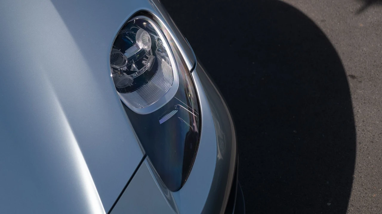 2015 Porsche 918 Spyder - Image 16 of 31