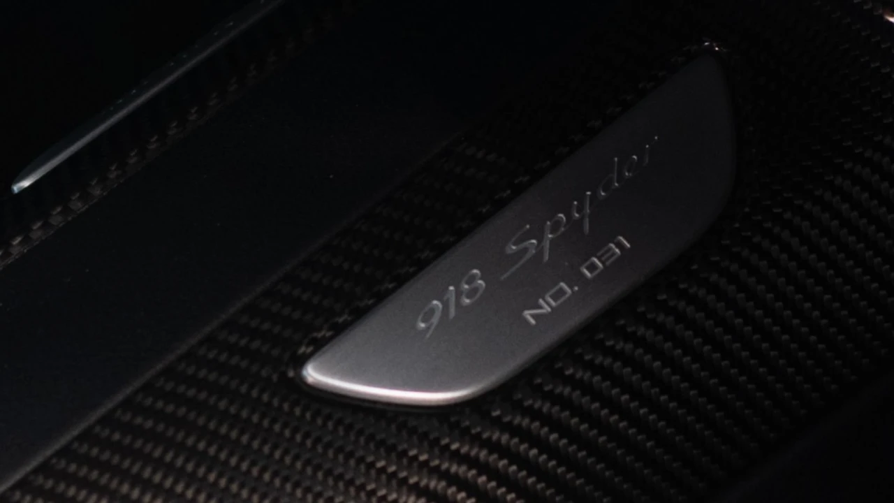 2015 Porsche 918 Spyder - Image 23 of 31