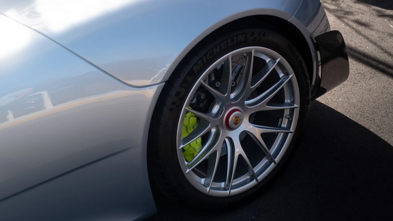 2015 Porsche 918 Spyder - Image 18 of 31