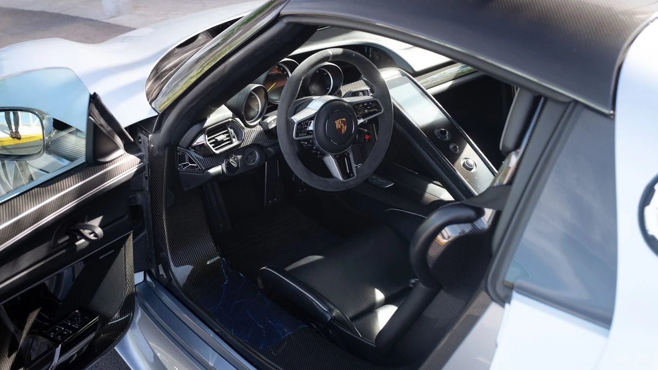 2015 Porsche 918 Spyder - Image 28 of 31