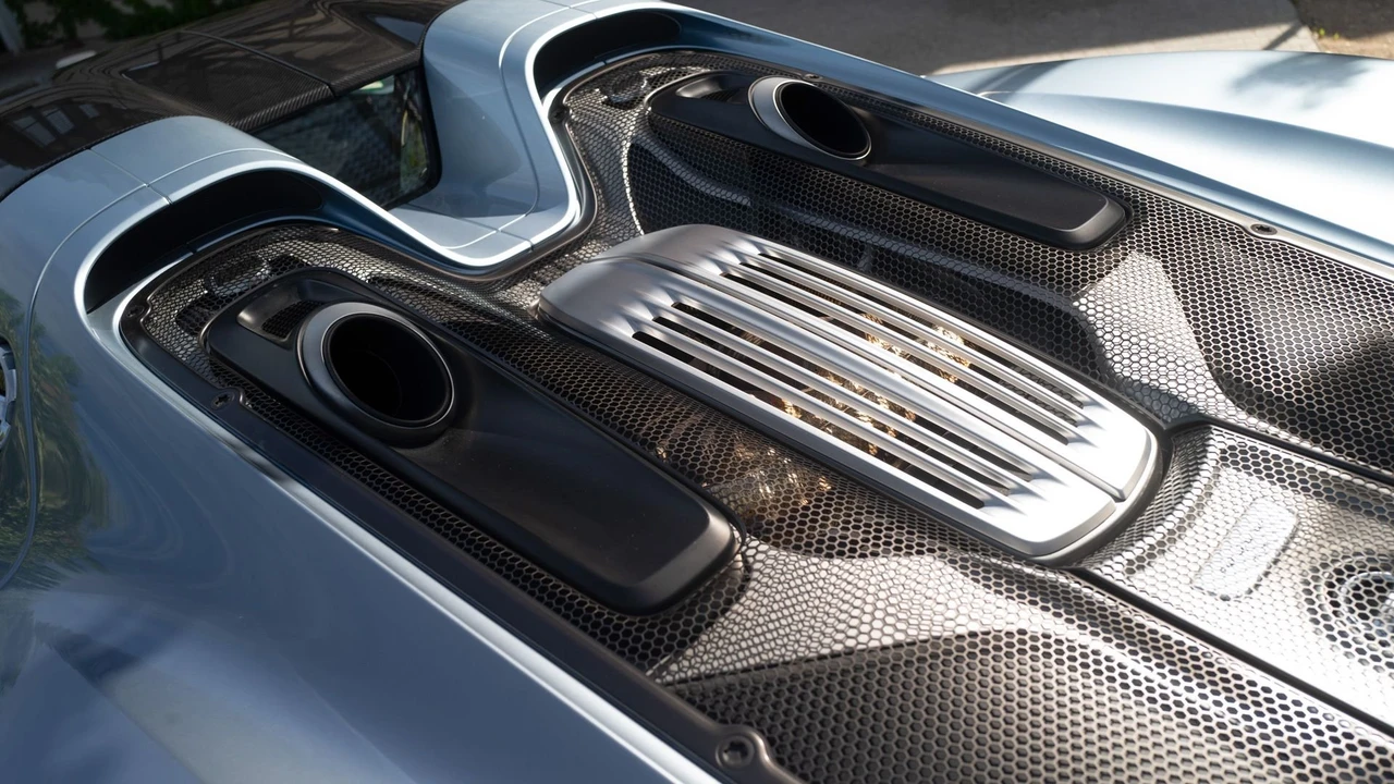 2015 Porsche 918 Spyder - Image 5 of 31