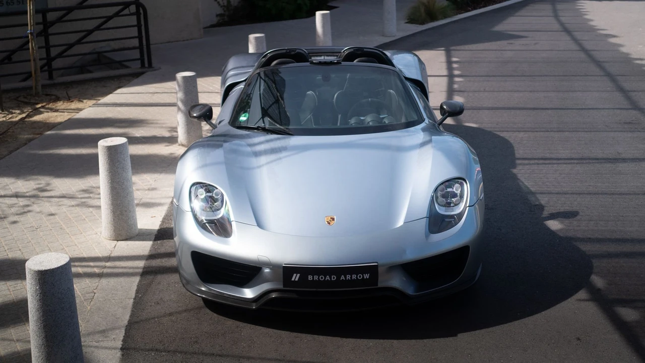 2015 Porsche 918 Spyder - Image 2 of 31