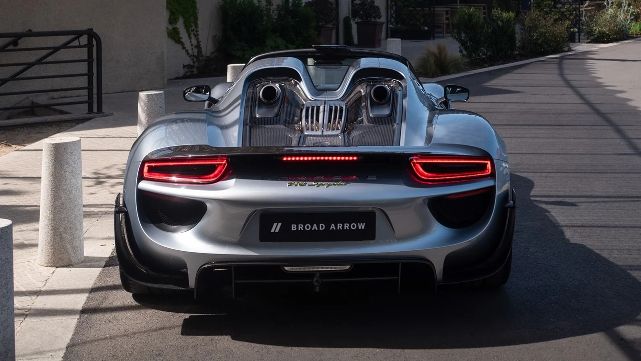 2015 Porsche 918 Spyder - Image 6 of 31
