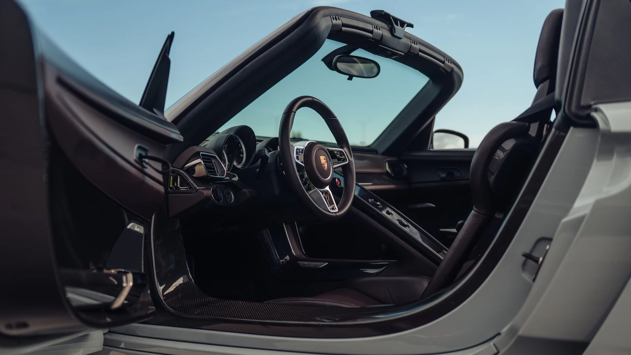 2015 Porsche 918 Spyder - Image 2 of 5