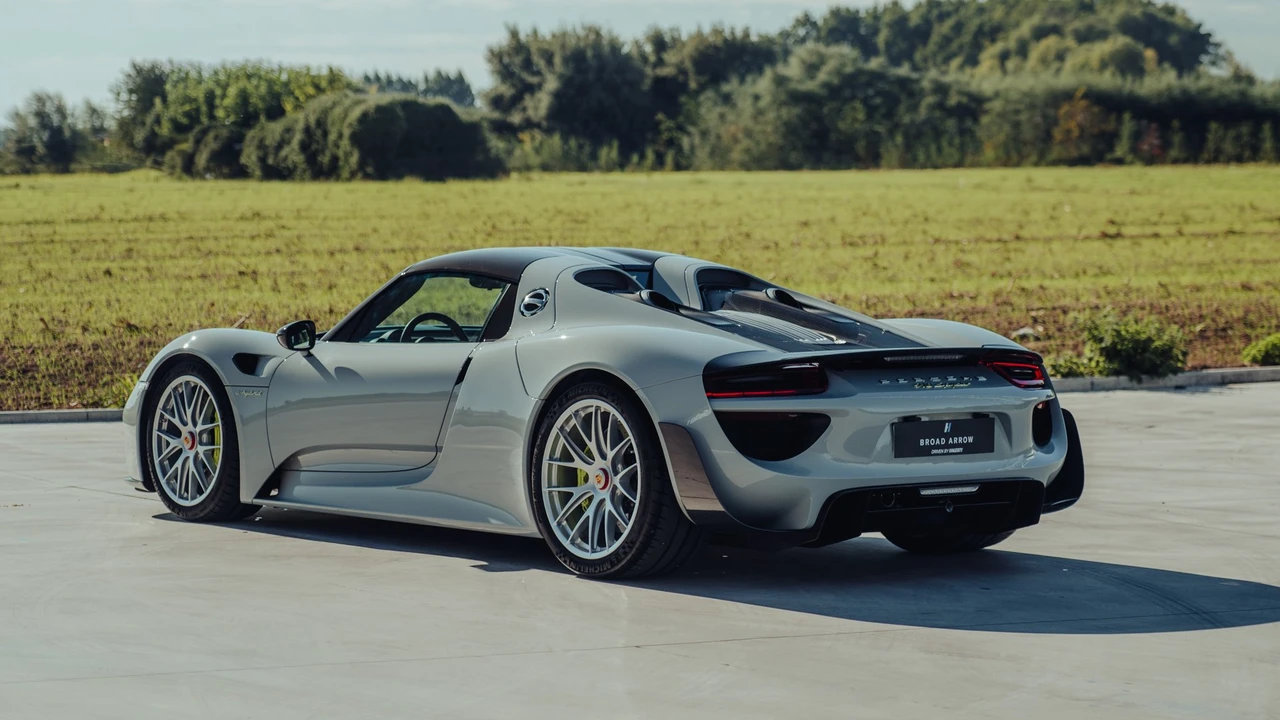 2015 Porsche 918 Spyder - Image 5 of 5