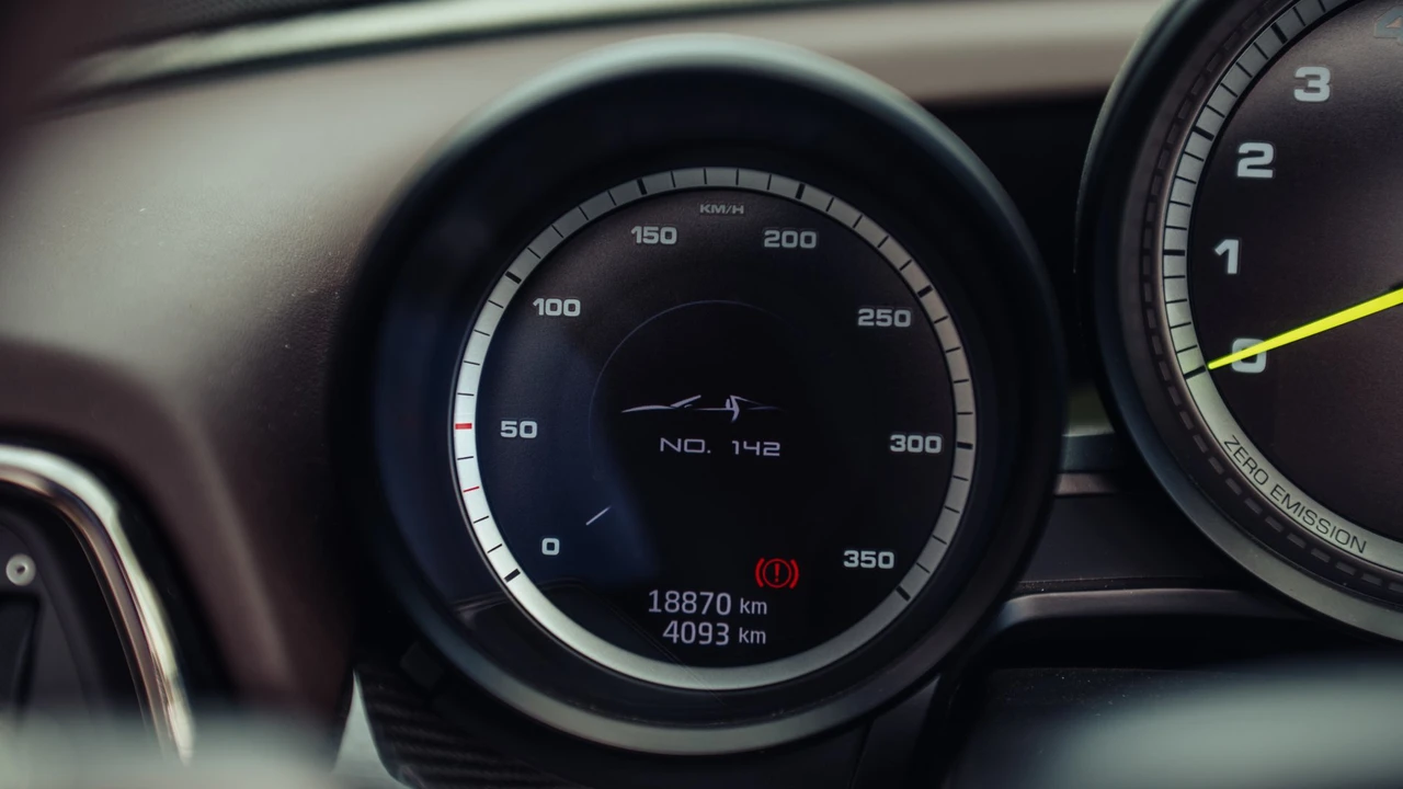 2015 Porsche 918 Spyder - Image 4 of 5