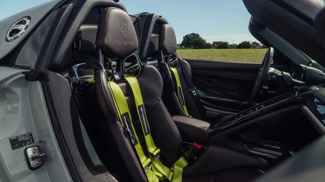 2015 Porsche 918 Spyder - Image 3 of 5